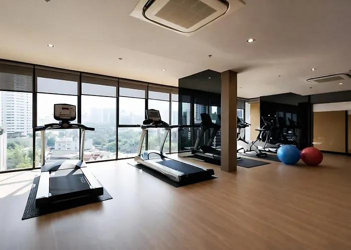 2br Modern Office Sofa Bed Pool Gym アパート